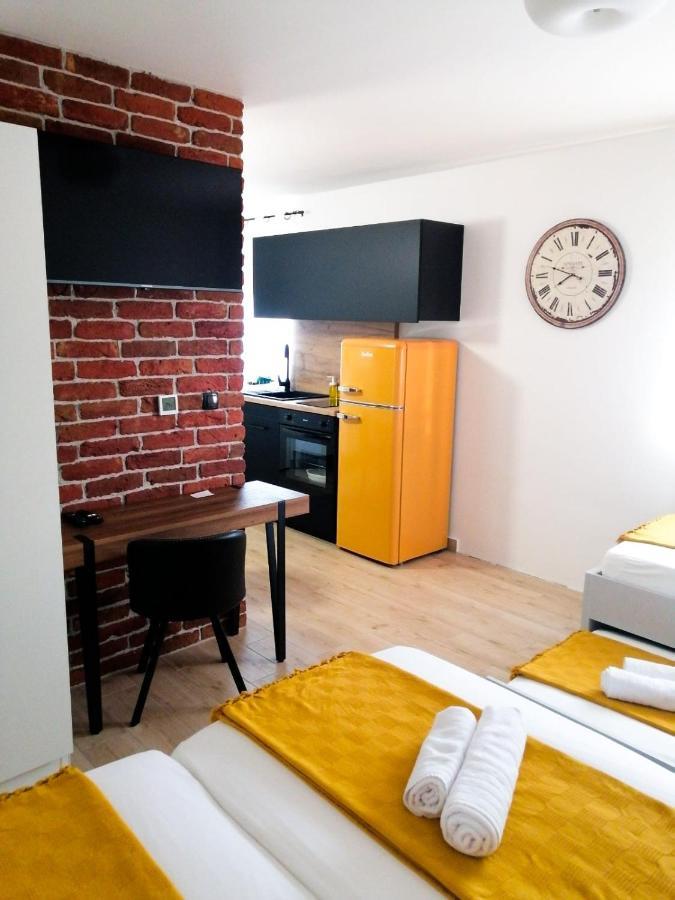 Evita Studio Apartment Karlovac Exterior photo